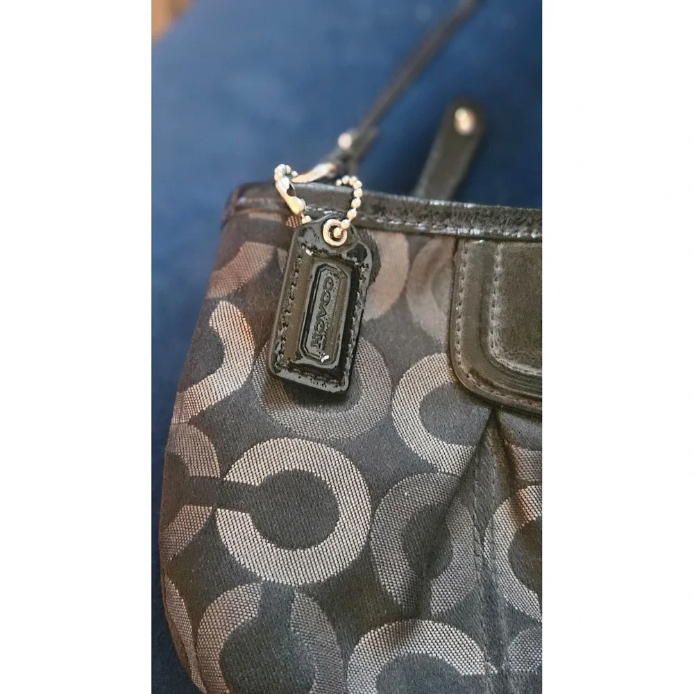 Coach Signature C Pleated Wristlet Bag Black Gray Jacquard Patent Trim